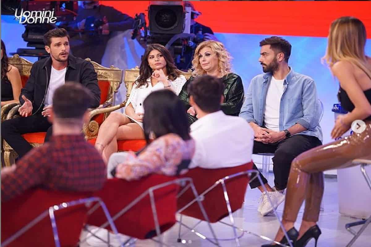 Uomini e Donne gossip, flirt in corso tra due famosi ex corteggiatori?