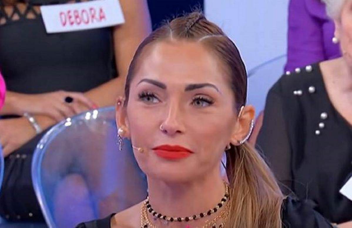 News Uomini e Donne, Ida Platano ha paura: l'intervista con le sconcertanti parole della dama