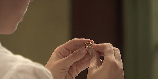 Il Segreto anticipazioni, puntata 17 settembre 2019: il mistero dell'anello di fidanzamento di Elsa