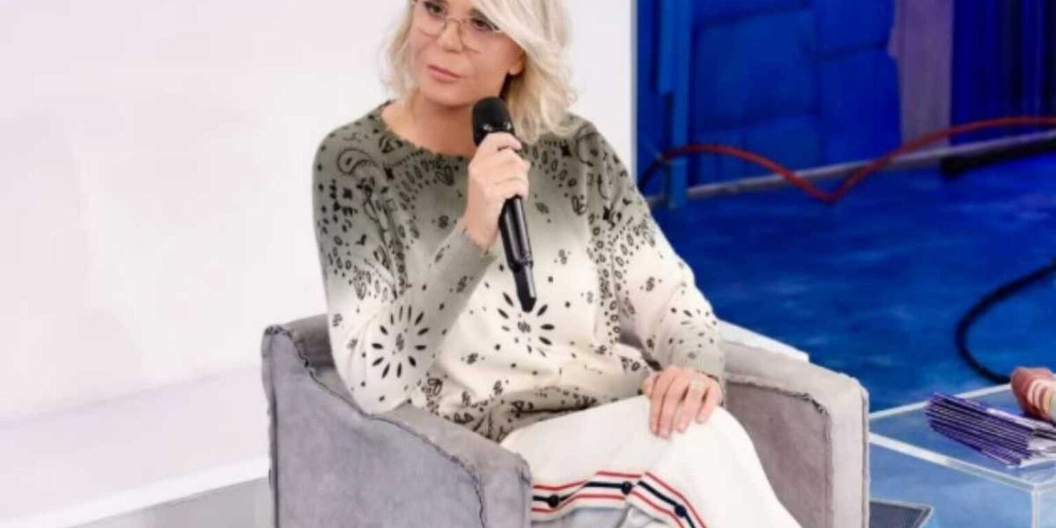 Maria De Filippi look tuta ad Amici