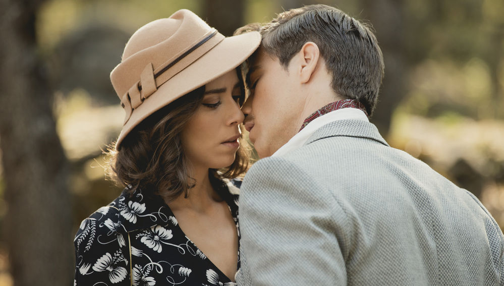 Anticipazioni Il Segreto, puntate spagnole: Adolfo ama Marta, Alicia schiaffeggiata dalla madre