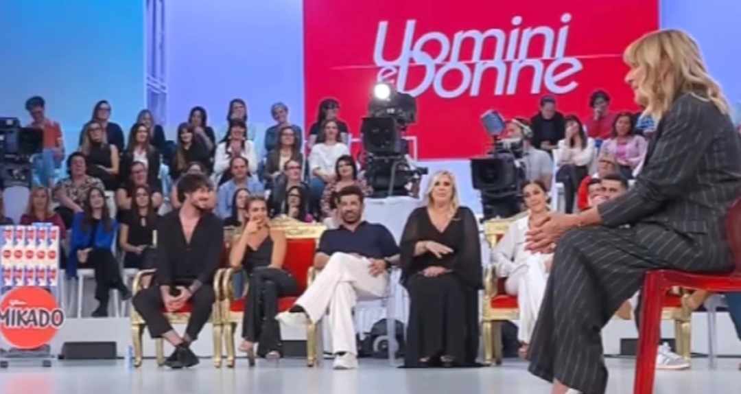 Uno scatto dello studio di Uomini e Donne