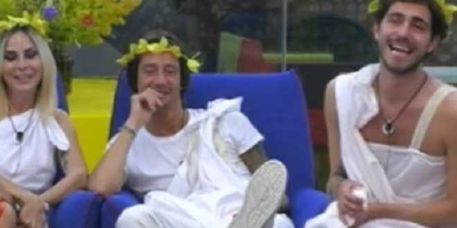 GF Vip 5, Stefania Orlando esasperata: "Quella non smette di scorreggiare"