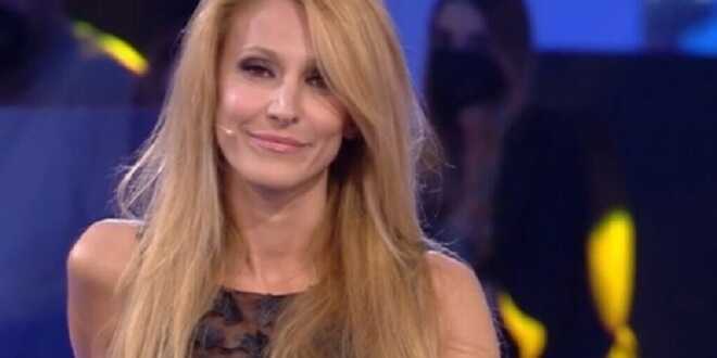 GF Vip 7, Signorini fa dietro-front: la terza opinionista sarà Adriana Volpe?