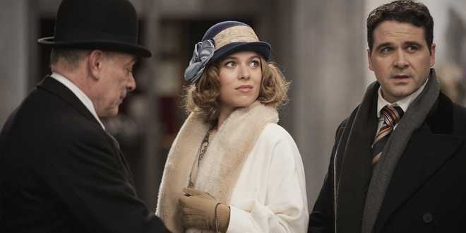 Una Vita anticipazioni spagnole: Genoveva indaga su Aurelio