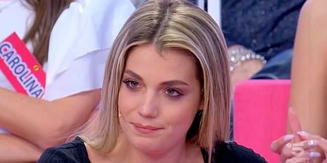 Uomini e donne gossip, il dramma di Carolina Ronca a telercamere spente