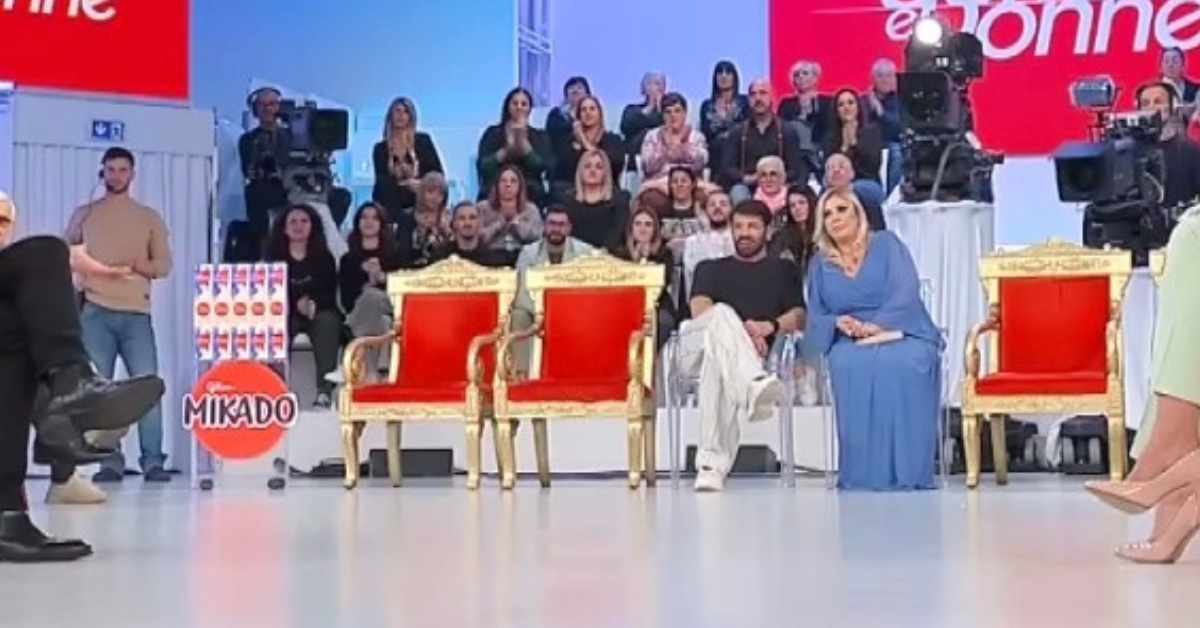 Diversi protagonisti del trono over hanno lasciato Uomini e Donne