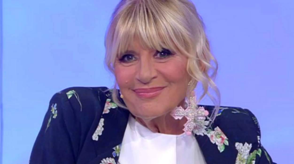 Uomini e donne, trono over: Gemma Galgani ha un cantante famoso come corteggiatore?