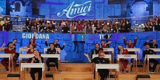 Amici 2019, clamoroso: gli allievi occupano la scuola per protesta!