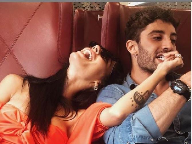 Uomini e Donne gossip, Giulia De Lellis prende in giro Iannone: "Origlia le mie puzzette in bagno"