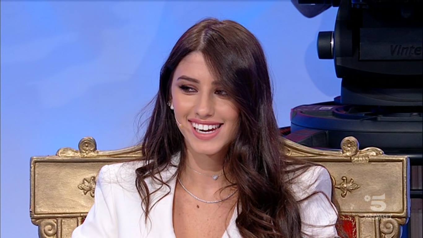 Uomini e Donne anticipazioni, Angela Nasti punisce i suoi corteggiatori