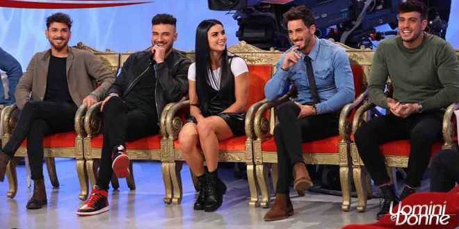 Uomini e Donne anticipazioni, arriva il bacio più atteso: delirio su Instagram