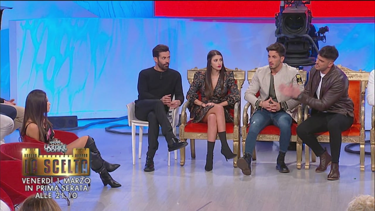 Uomini e Donne anticipazioni, registrazione trono classico 3/3/2019: Angela caccia Davide, il ritorno di Natalia