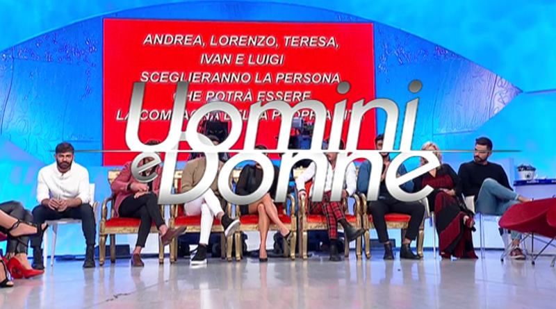 Uomini e Donne, uno dei tronisti escluso dal serale: di chi si tratta e perché?