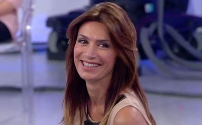 Uomini e Donne gossip, scompare la foto di Barbara De Santi nuda: lei spiega cos'è successo