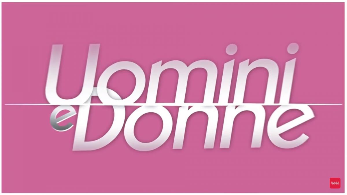 Uomini e Donne gossip, una famosa corteggiatrice sta per diventare mamma