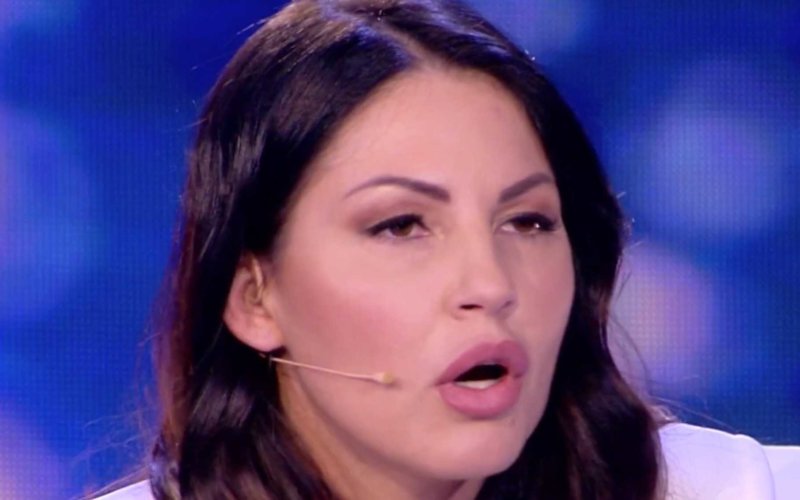 Eliana Michelazzo offende pesantemente Pamela Perricciolo: "Sei anche ladra"