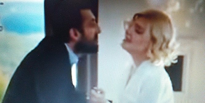 Bitter Sweet anticipazioni: Demet uccide Tahir su ordine di Hakan