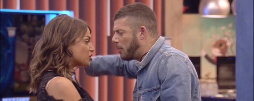 Grande Fratello 16, Giorgio mette le mani addosso alla De André: Barbara d'Urso lo caccia