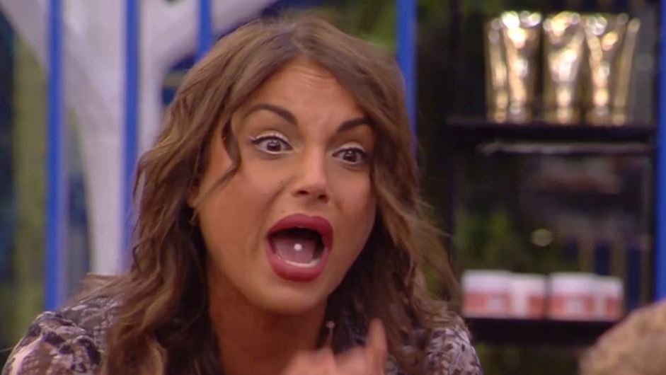 Grande Fratello 16, De André fuori controllo: le urla contro Gennaro e gli insulti a Martina