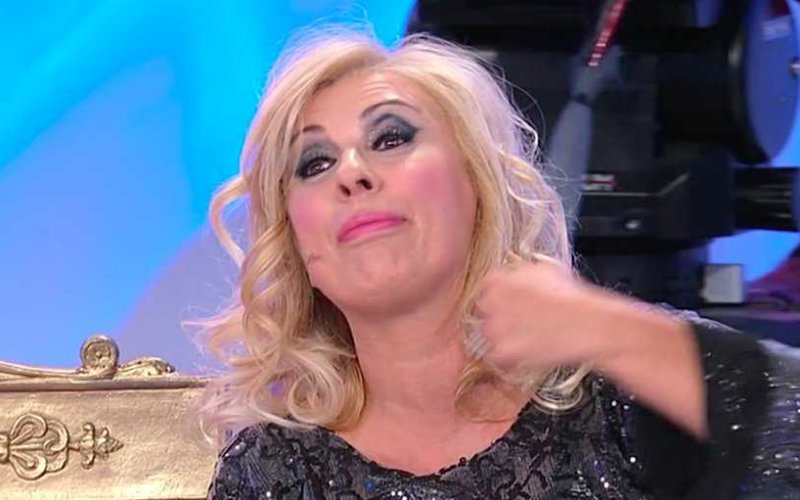 Uomini e Donne, famosa ex tronista asfalta Tina Cipollari: "Cafona e maleducata"