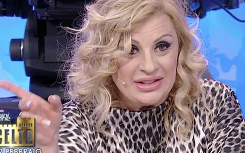 Uomini e Donne gossip, un'ex tronista deride Tina Cipollari e sui social scoppia il caos