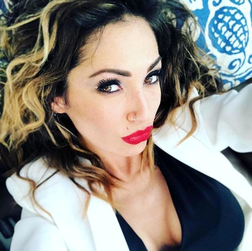 Uomini e Donne anticipazioni, un ammiratore segreto per Ida Platano: il gesto romantico e inaspettato