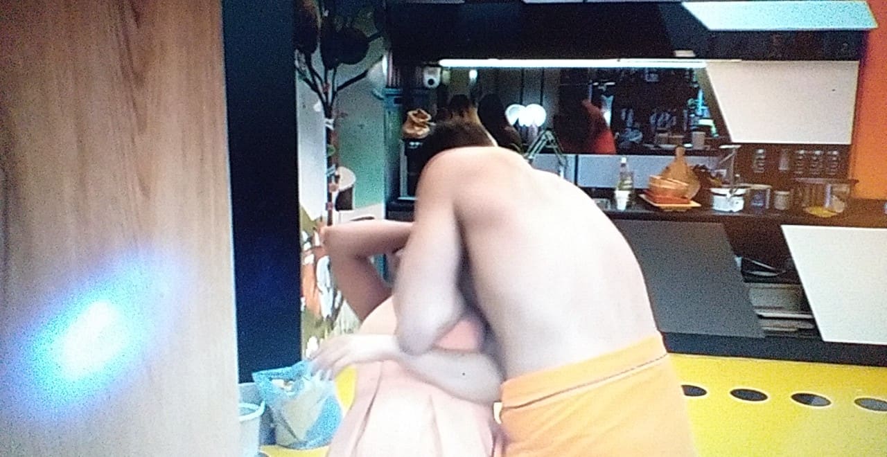 Grande Fratello 2019: il bacio a tradimento di Gennaro a Francesca De Andrè