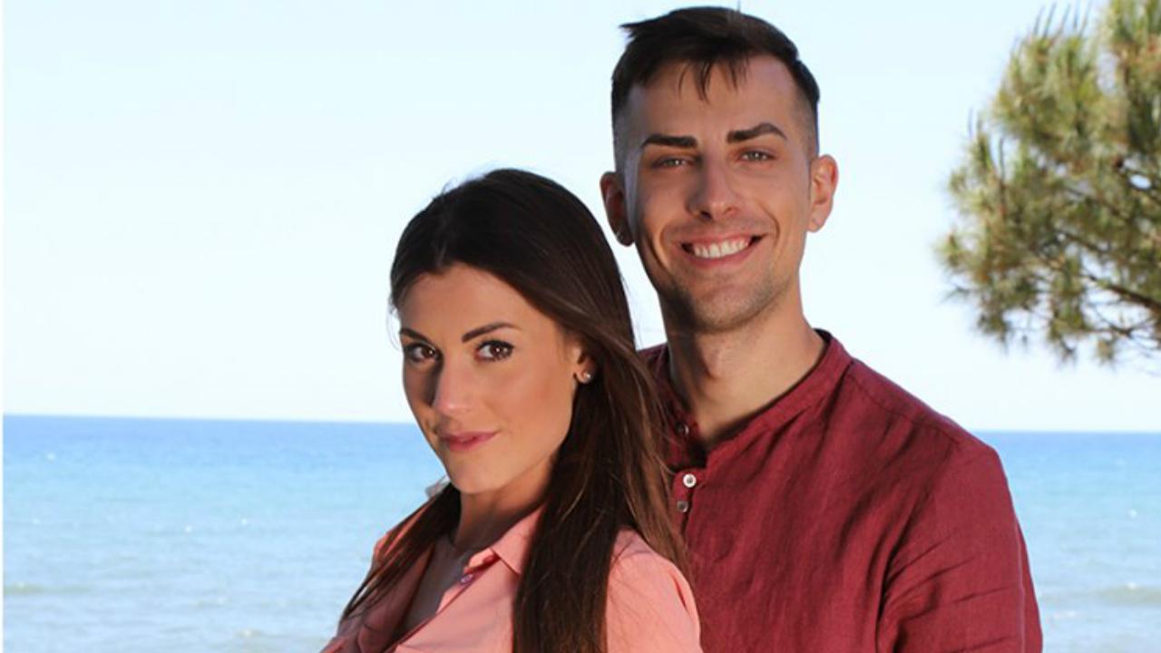 Temptation Island 2019, Ilaria in ginocchio da Massimo: il video shock fa il giro del web