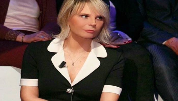 Isola dei Famosi, ex naufrago rivela un clamoroso retroscena su Maria De Filippi