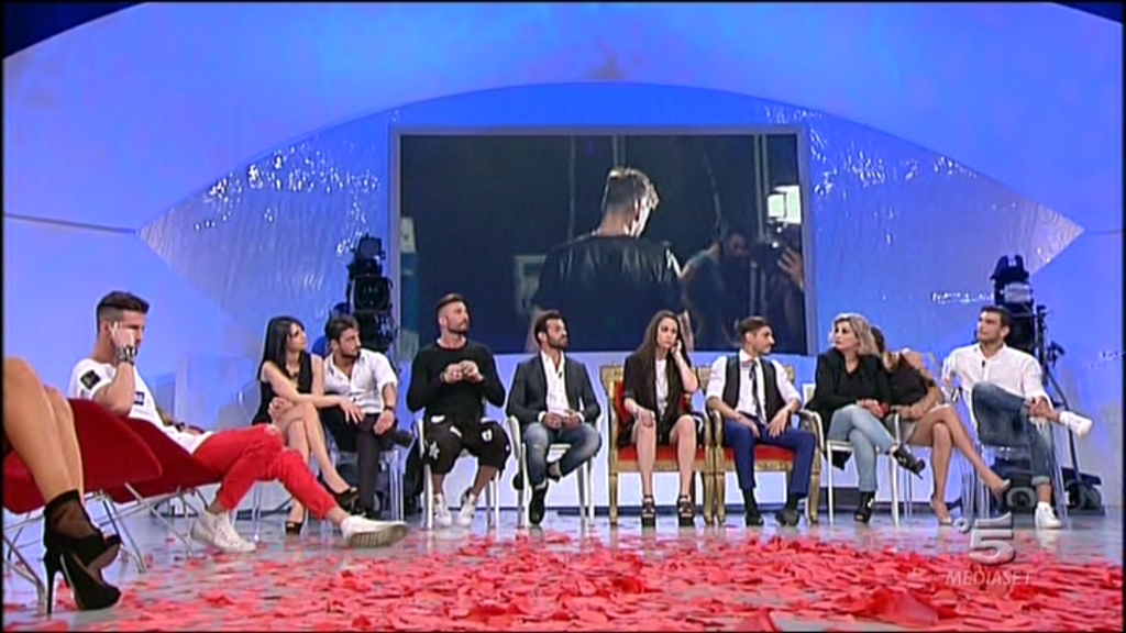 Uomini e Donne news, ex tronista finisce in carcere: perseguitava un famoso nuotatore