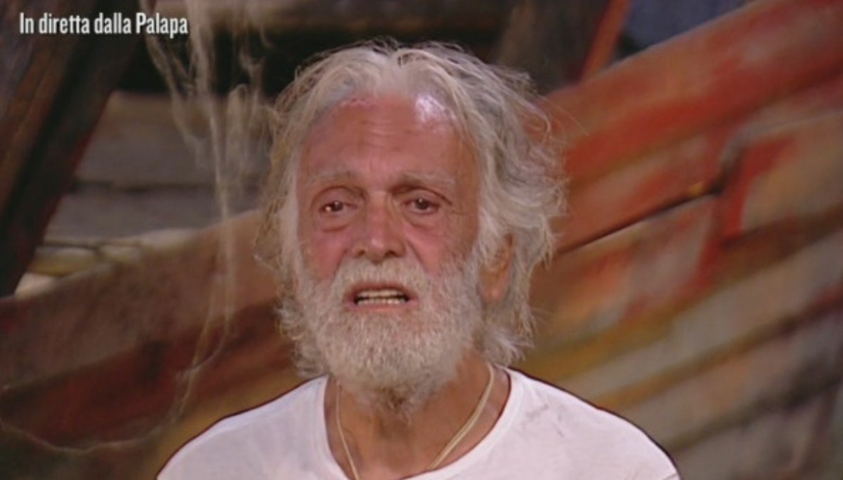 Isola dei Famosi, in onda l'umiliazione di Riccardo Fogli: il web insorge, il pubblico è furioso