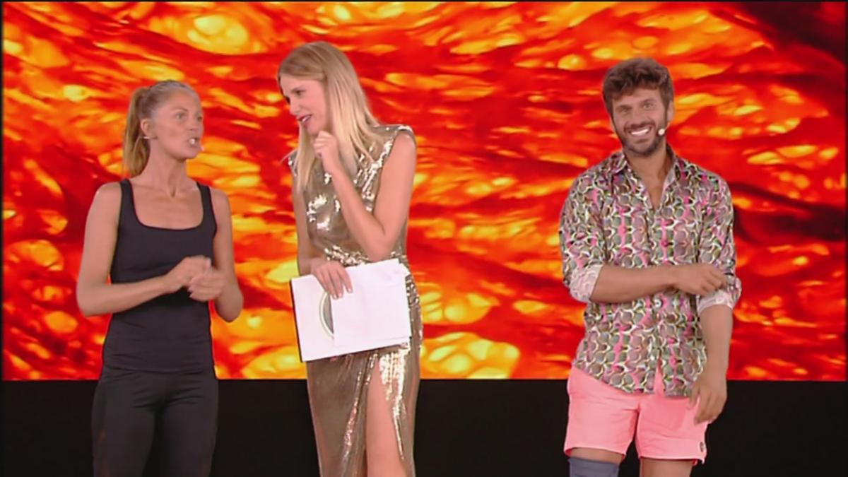 Anche la finale di ieri sera – che ha tenuto incollati al teleschermo 3.231.000 spettatori per uno share pari al 18.1%, registrando uno dei migliori risultati stagionali – è in realtà molto lontana dai numeri fatti gli anni passati. Il risultato è infatti il peggiore di sempre in termini di numero di telespettatori che hanno seguito la puntata conclusiva del programma,