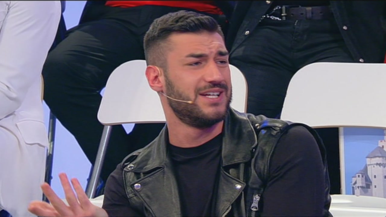 Uomini e Donne news, l'appello di Lorenzo Riccardi alla redazione: Maria De Filippi lo accontenterà?