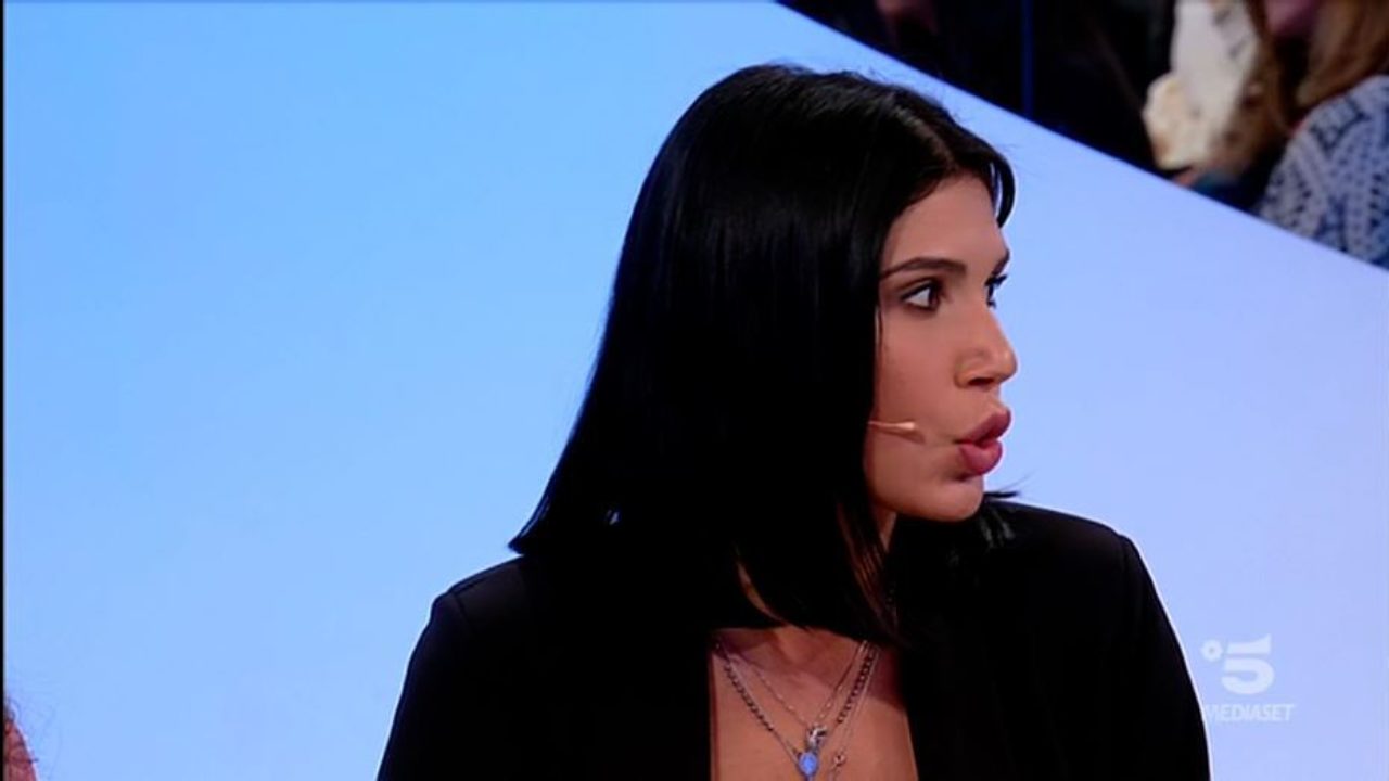 Uomini e Donne, Muriel perde la teste: urla e minacce in studio