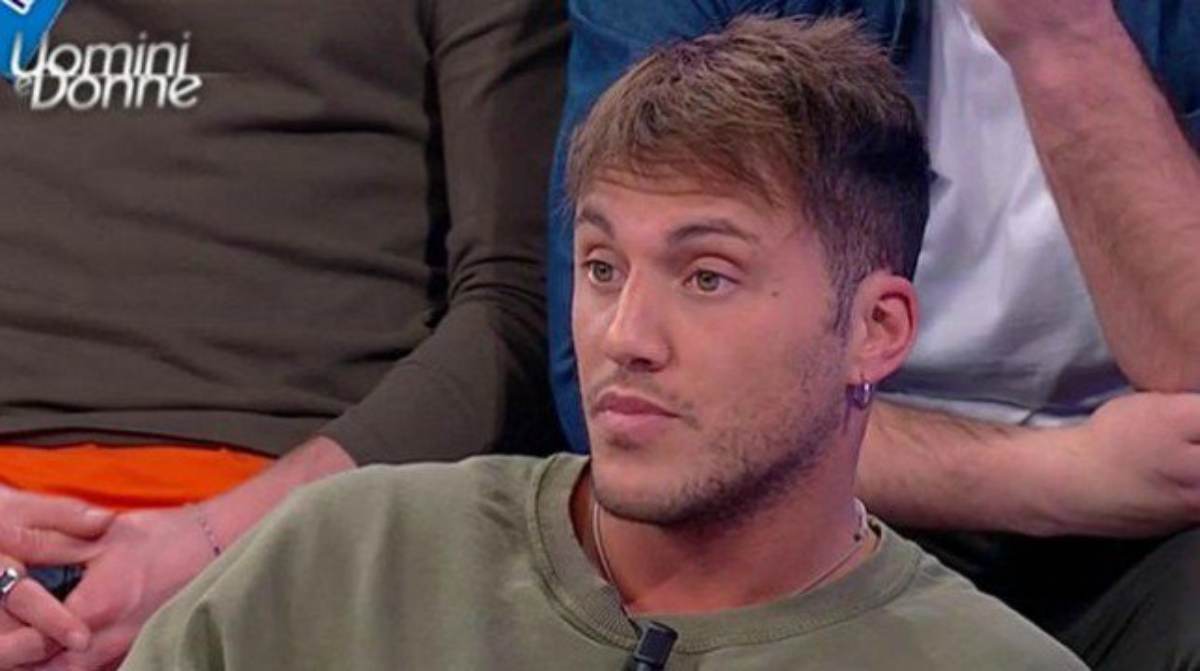 Uomini e Donne anticipazioni, Giulio Raselli furioso: lascia la villa e scoppia a piangere