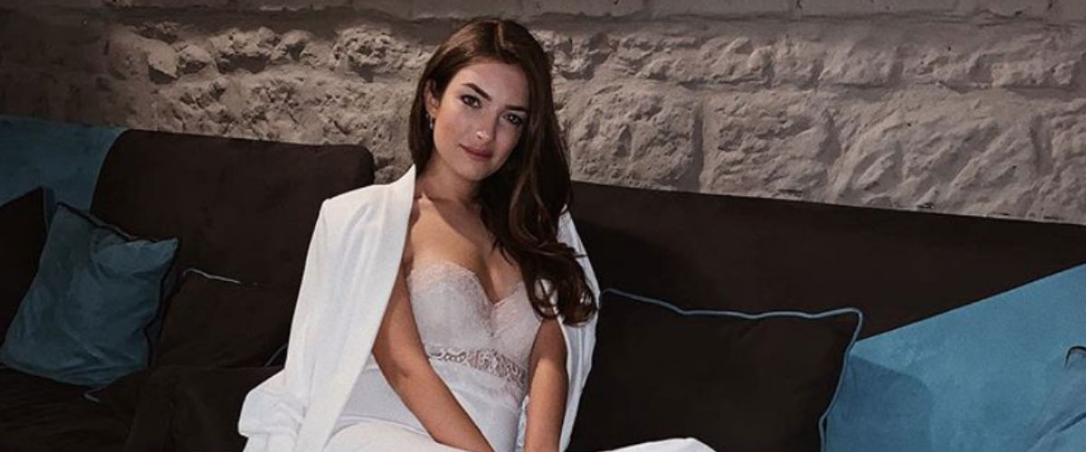 Ciao, amici! Io sono a Napoli. Nei prossimi giorni impacchetterò tutte le mie cose che porterò a Roma, nei prossimi giorni vi racconterò meglio tutto. È un periodo un po’ strano per me, di cambiamenti. Non vi nascondo che la mia amica ansia mi accompagna anche questa volta. Come sempre. Io mi rimbocco le maniche, voi tenete le dita incrociate per me.