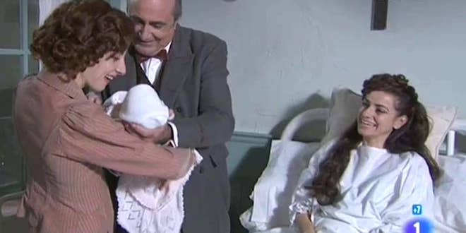 Una vita, anticipazioni spagnole: Trini da alla luce la piccola Milagros
