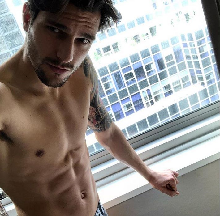 Uomini e Donne anticipazioni: Andrea Zelletta e il suo primo bacio