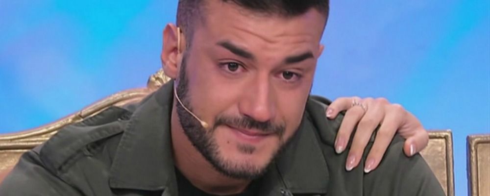 Uomini e Donne anticipazioni: incredibile, Lorenzo Riccardi in lacrime prima della scelta