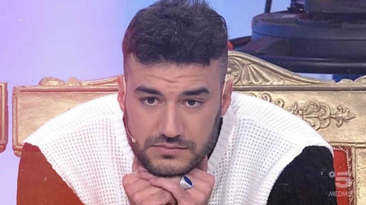 Uomini e Donne anticipazioni: Lorenzo Riccardi teme un "no"!