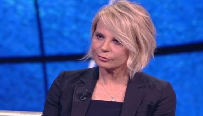 Uomini e Donne news: il gesto di Maria De Filippi emoziona il web