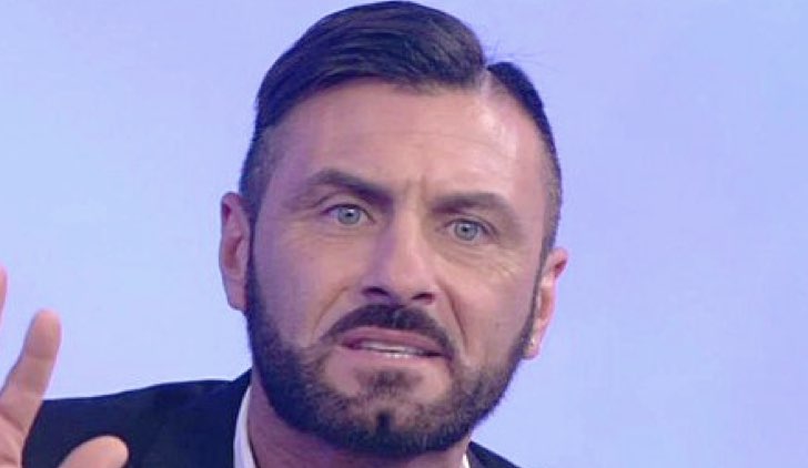 Uomini e donne, trono over: Sossio furioso risponde alle critiche sui social