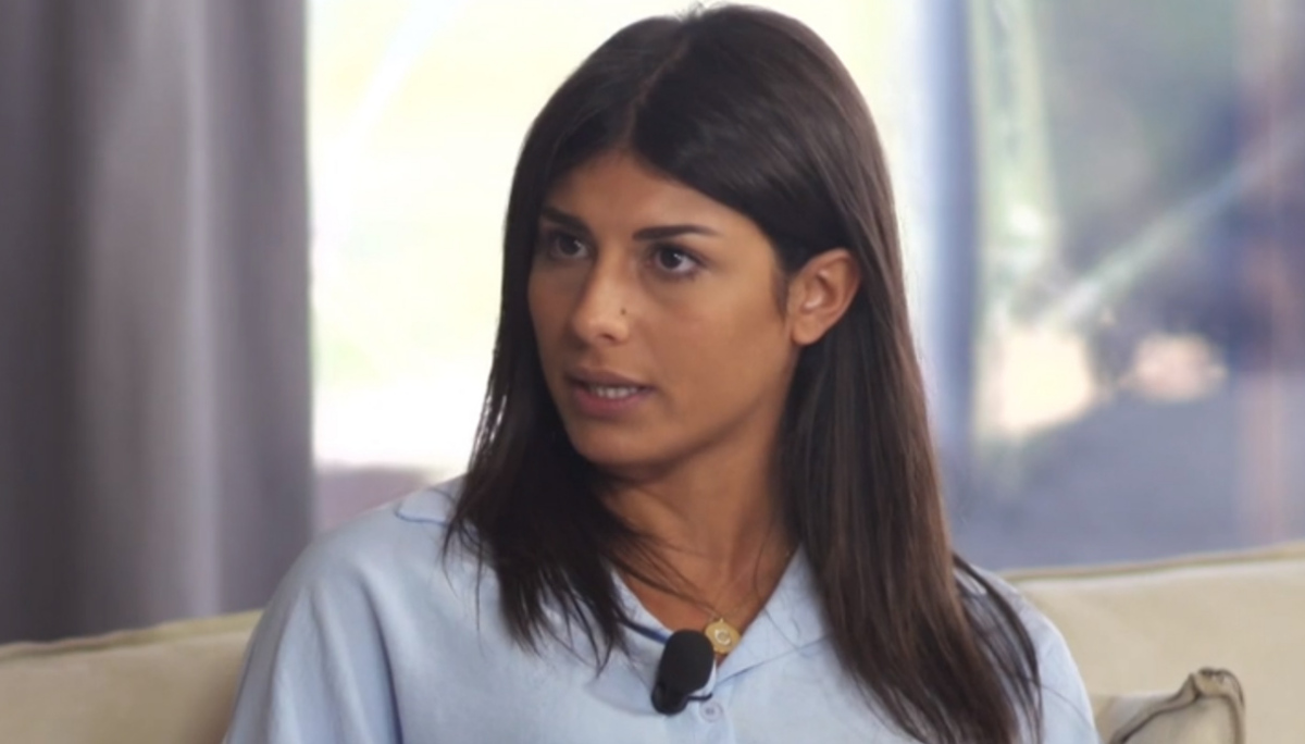 Gossip Uomini e Donne, Giulia Cavaglià in atteggiamenti intimi con un uomo: lei si infuria