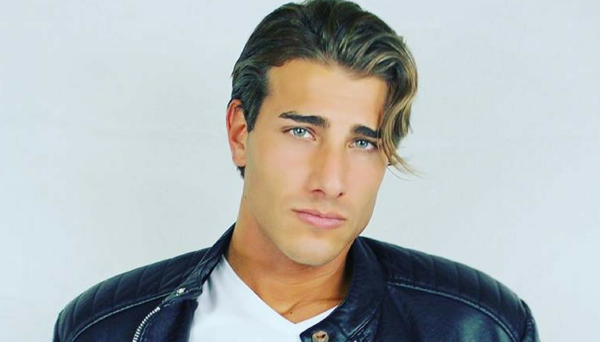 Nicolò Ferrari abbandona il reality francese cui stava partecipando: c'entra il trono?