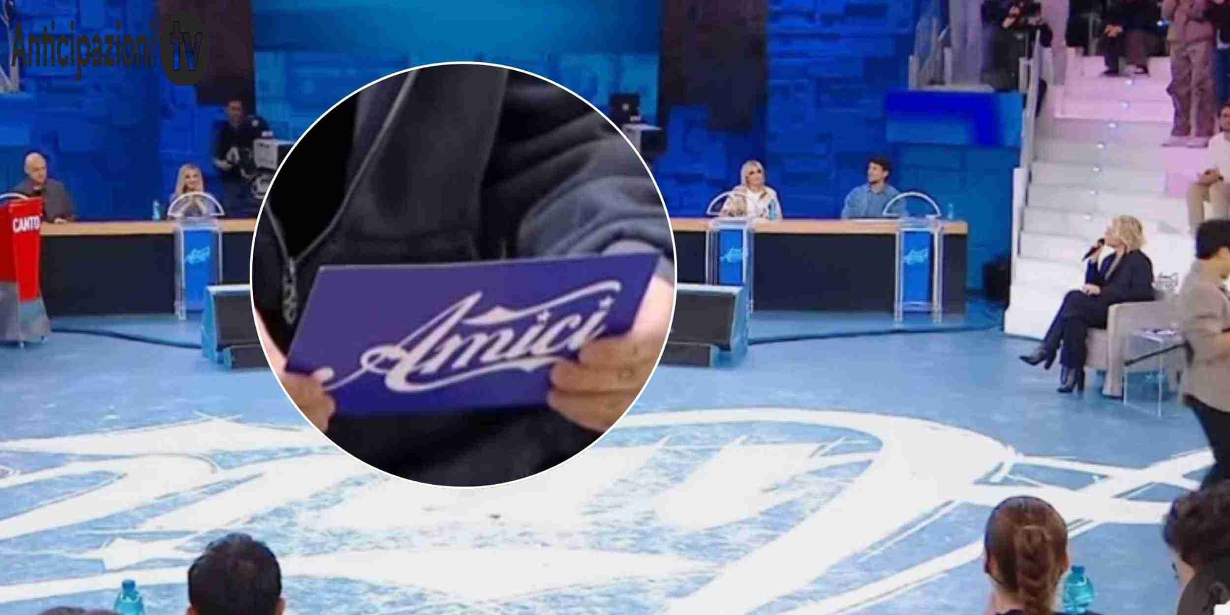 Maria De Filippi in studio ad Amici durante le decisioni sul Serale