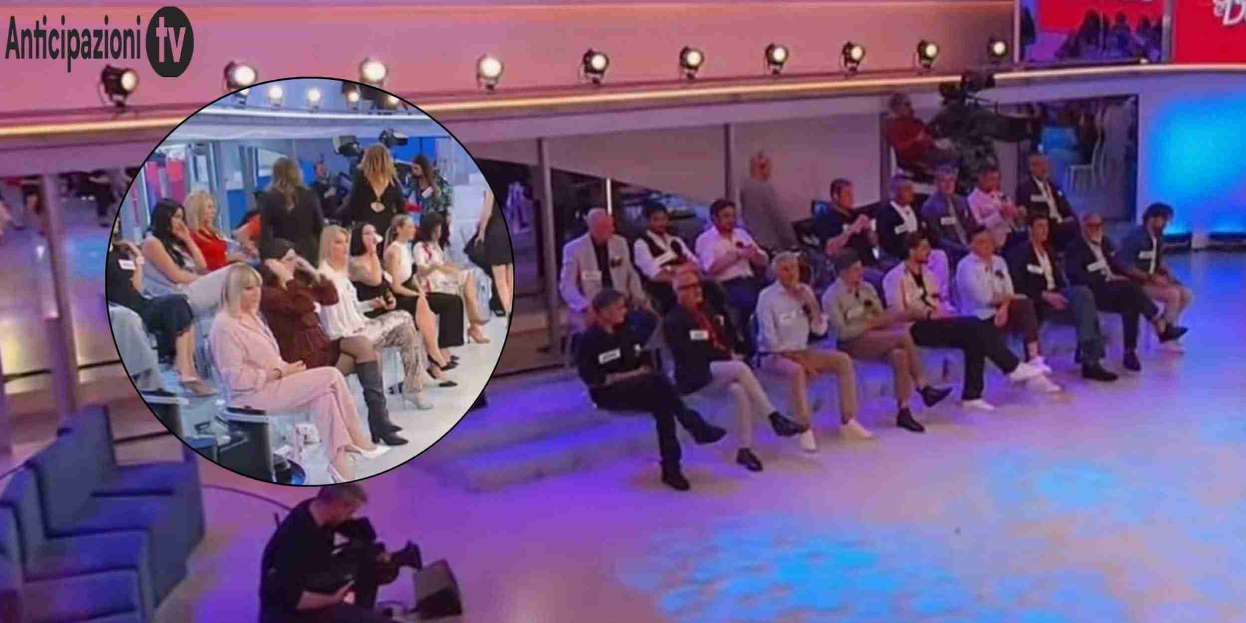 Petali rossi per una dama e un cavaliere che avevano lasciato Uomini e Donne