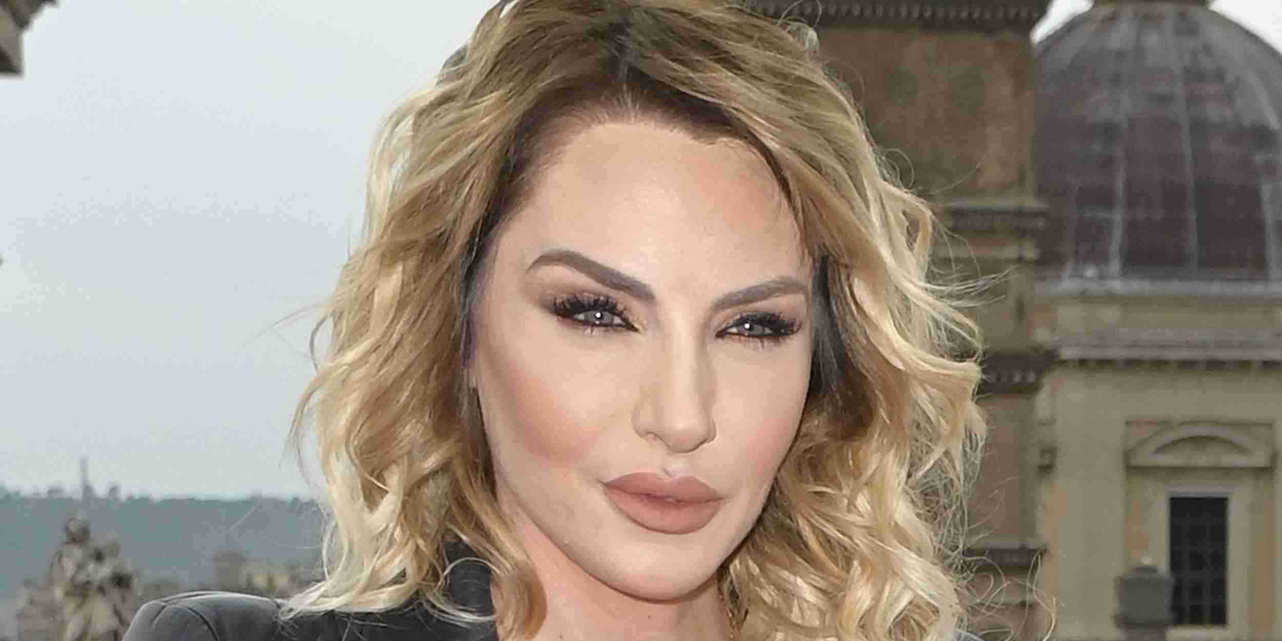 Veronica Ursida annuncia il suo libro e parla di Uomini e Donne