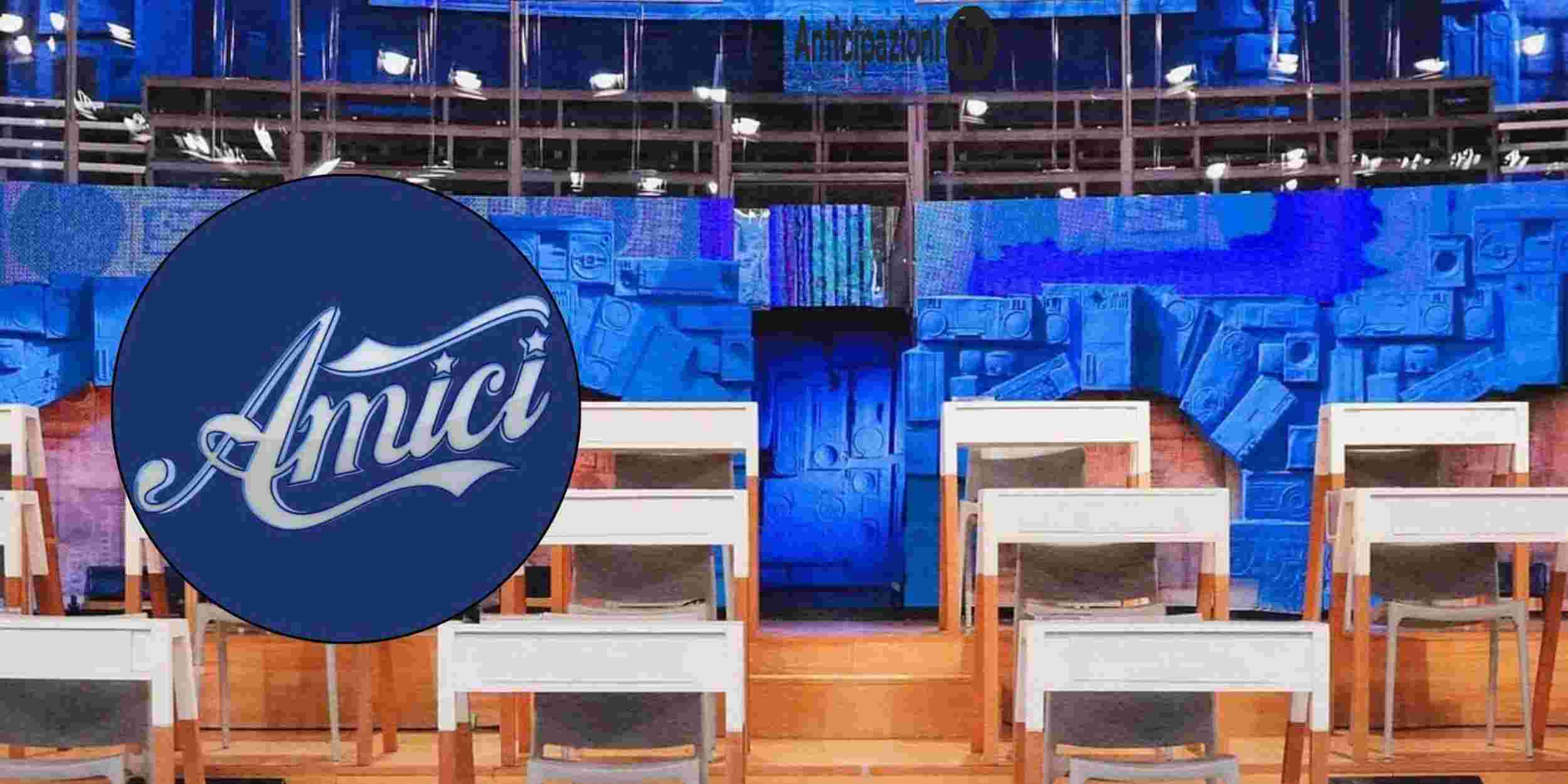 I banchi degli allievi e il logo di Amici 26