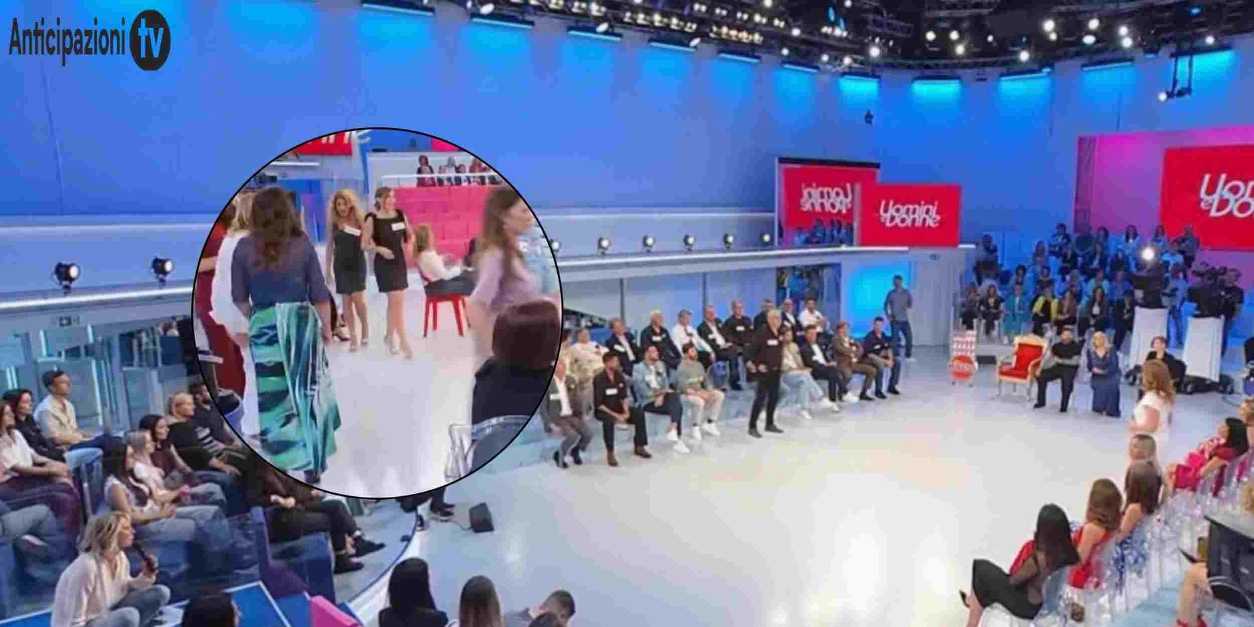 Le dame e i cavalieri nello studio di Uomini e Donne